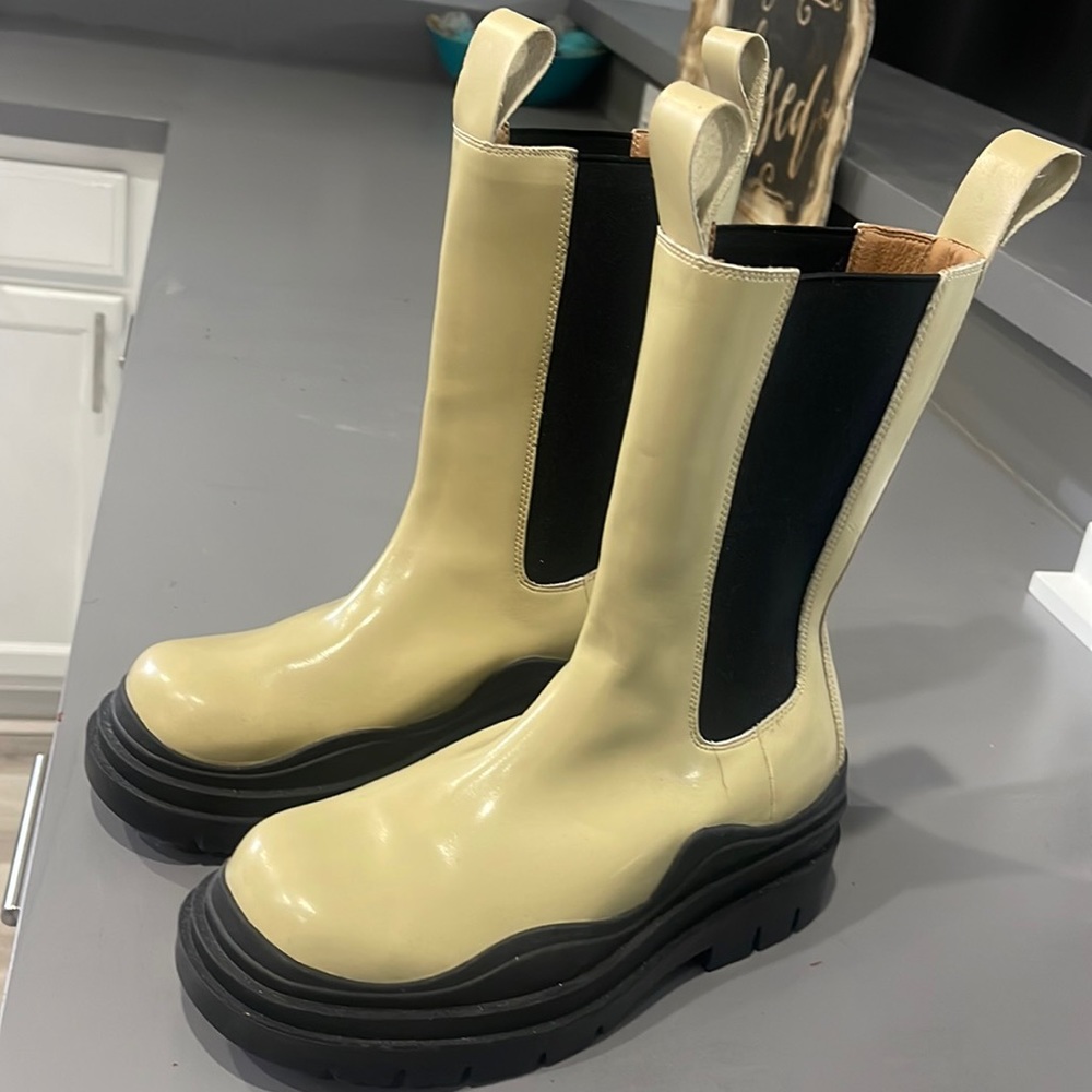 Tan boots Size 36 never worn